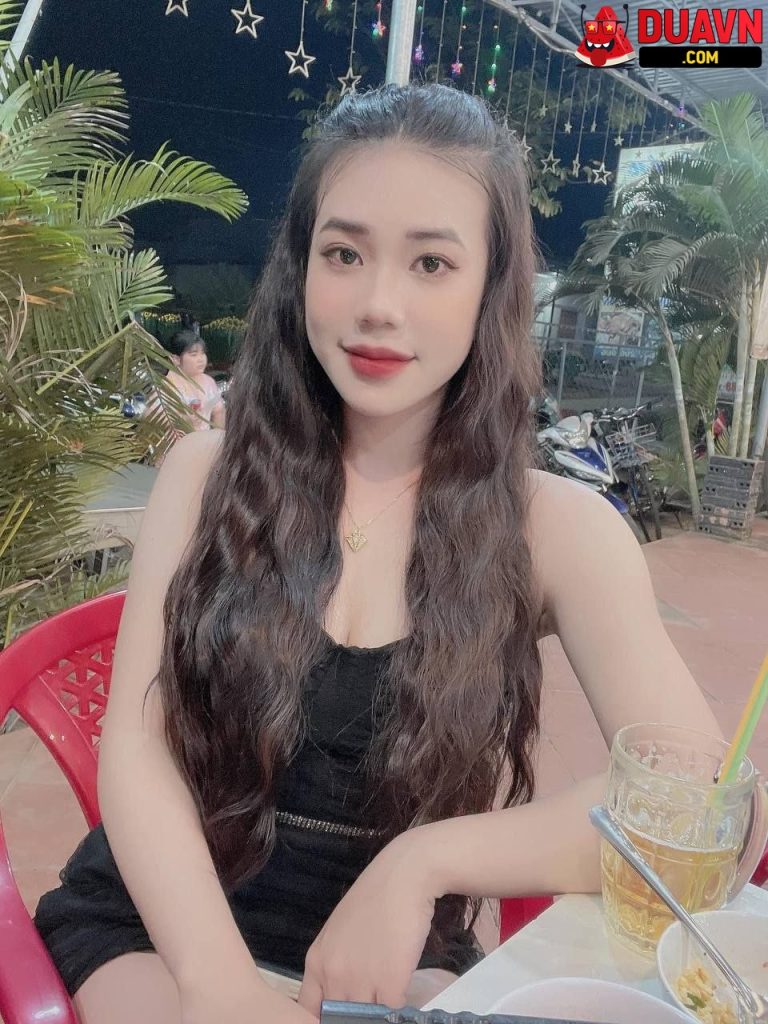 Gái Spa cực xinh dạng háng khoe bím