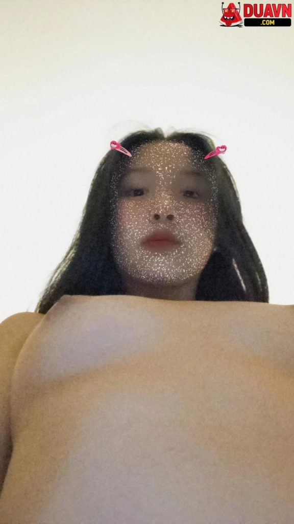 Bảo Trân – Gái non show hàng body mơn mởn