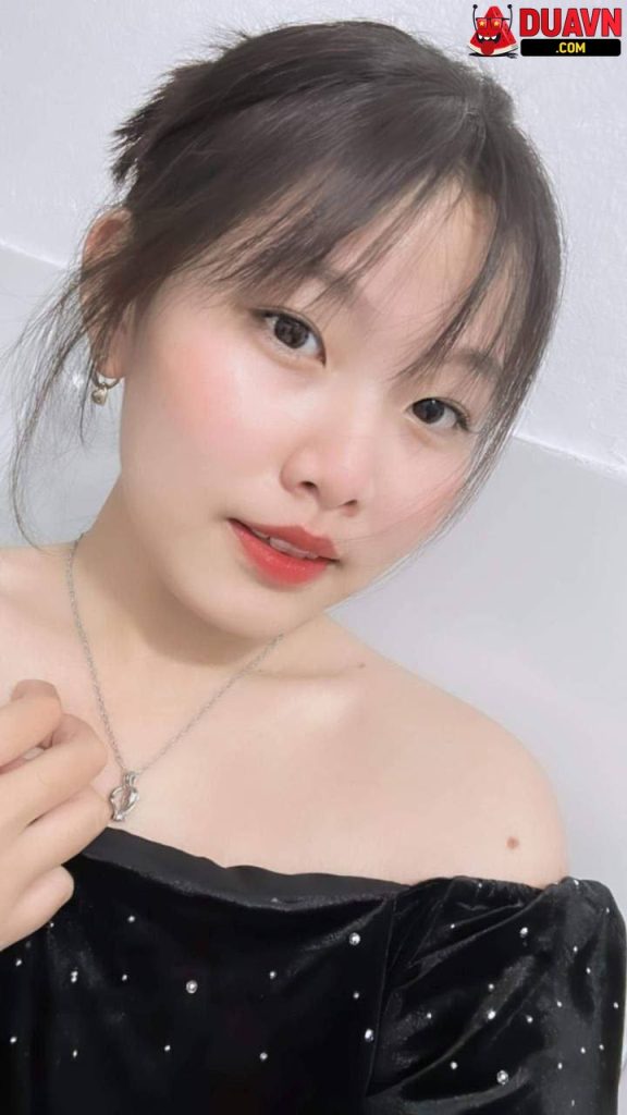 Cặp đôi trẻ tự quay clip sex rồi bị lộ