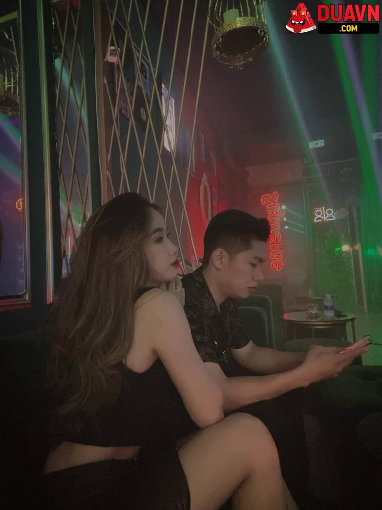 Em dáng ngon lộ clip nóng với bạn trai