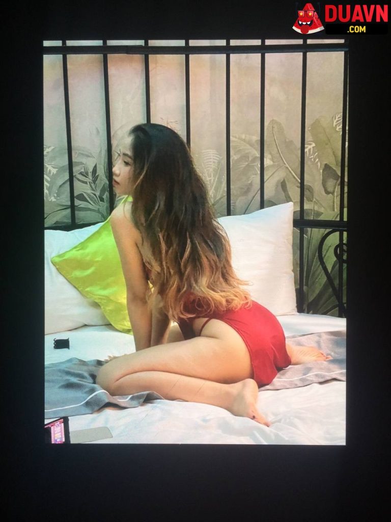 Em dáng ngon lộ clip nóng với bạn trai