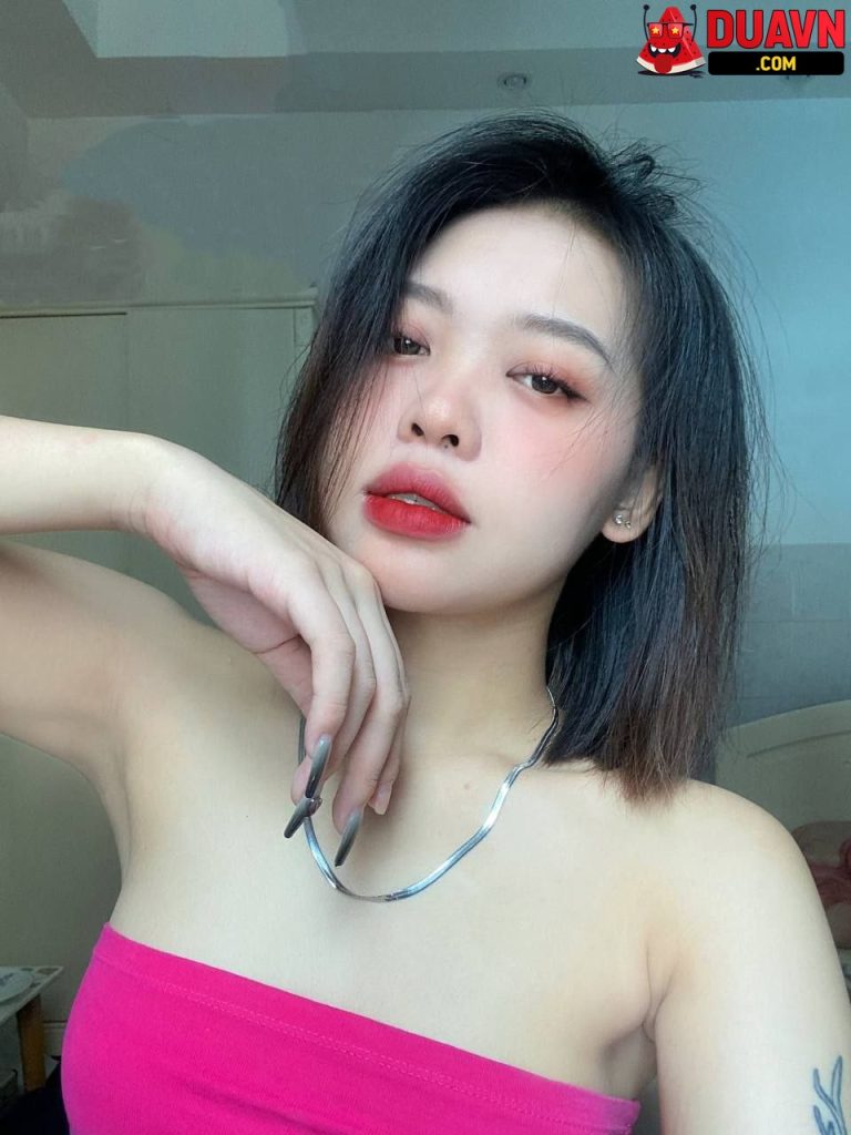 Ngày làm công sở tối về địt nhau trên ghế tình yêu