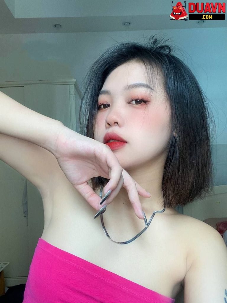 Ngày làm công sở tối về địt nhau trên ghế tình yêu