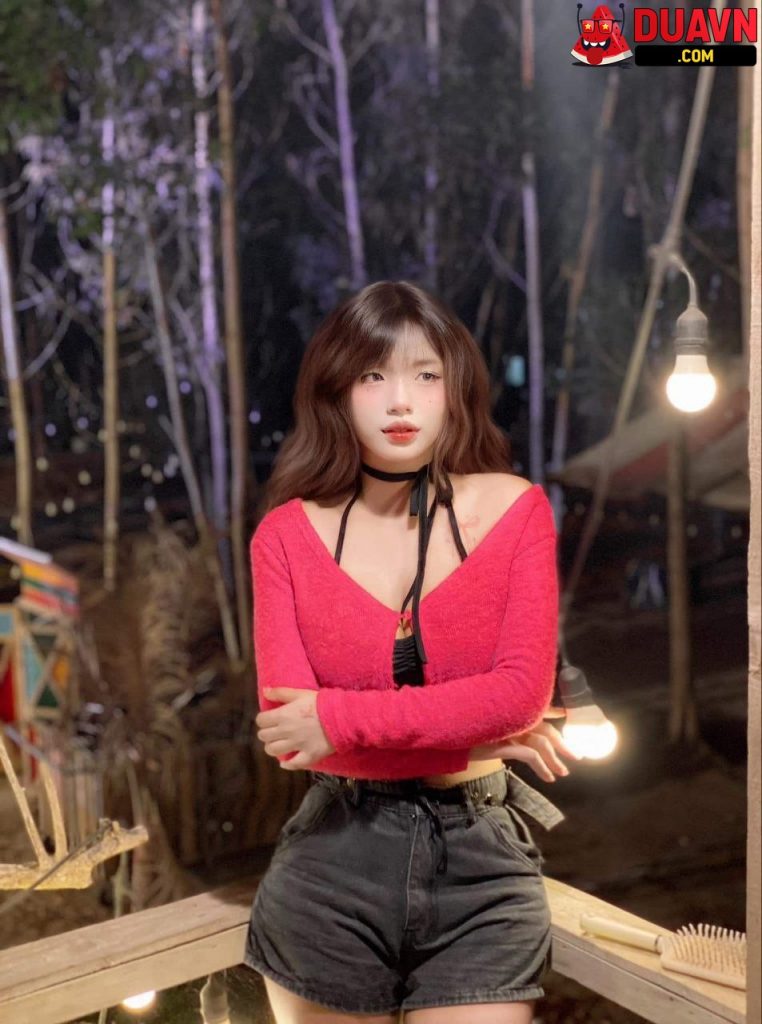 Lê Ngọc Trâm – Gái văn phòng lộ clip địt nhau với bạn trai