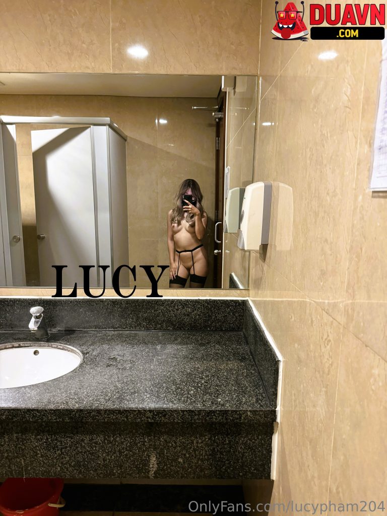 lucypham204 – Khoe thân chốn công cộng gạ địt trai trẻ