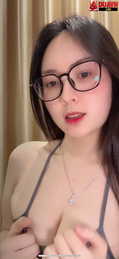 Quinnn Playduo – Hotgirl lộ clip call sex