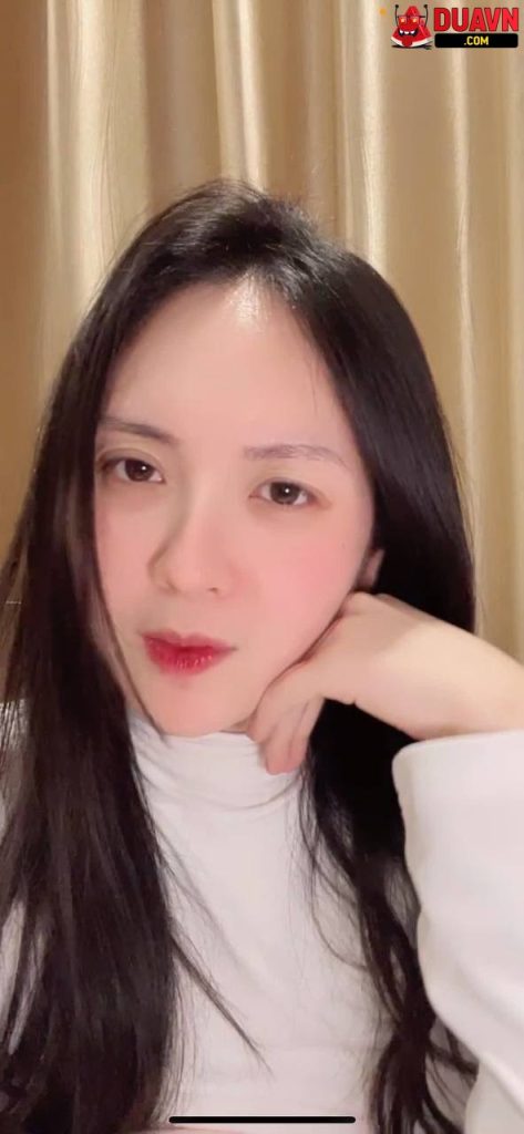 Quinnn Playduo – Hotgirl lộ clip call sex