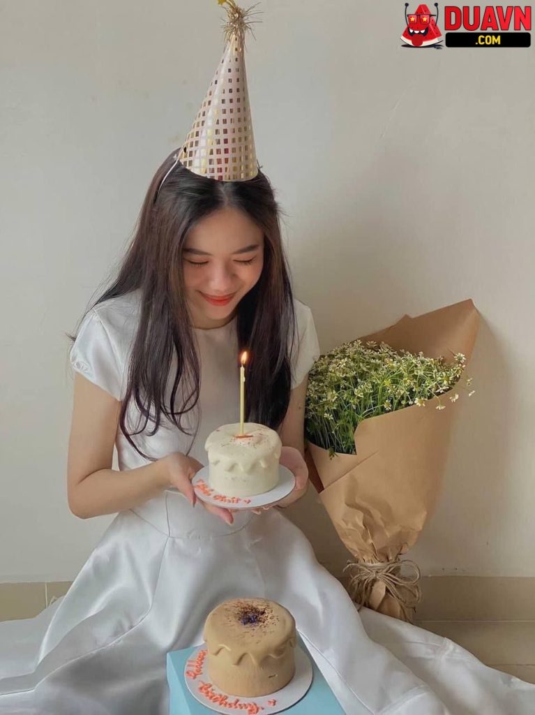 Em slave bị trói chân địt ná thở