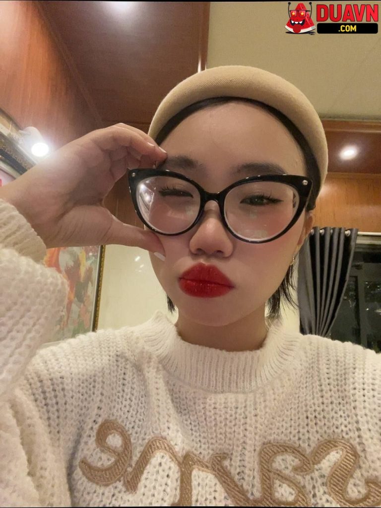 Em kính cận bú cu có nghề