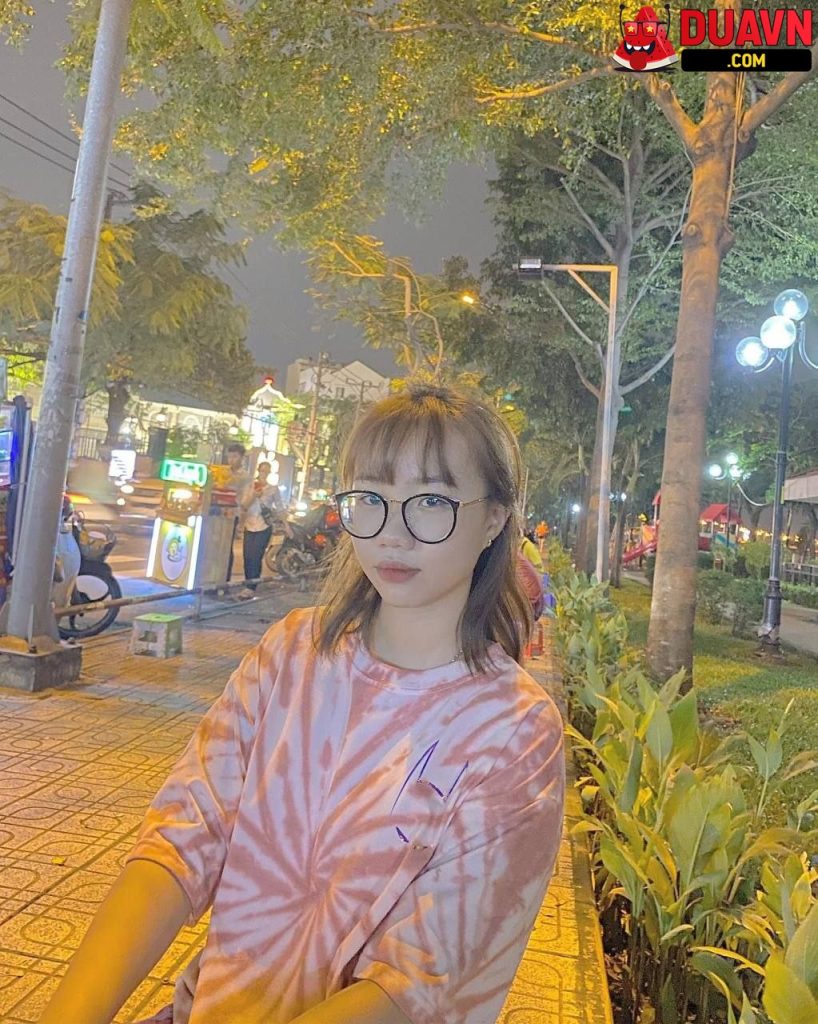 Em kính cận bú cu có nghề