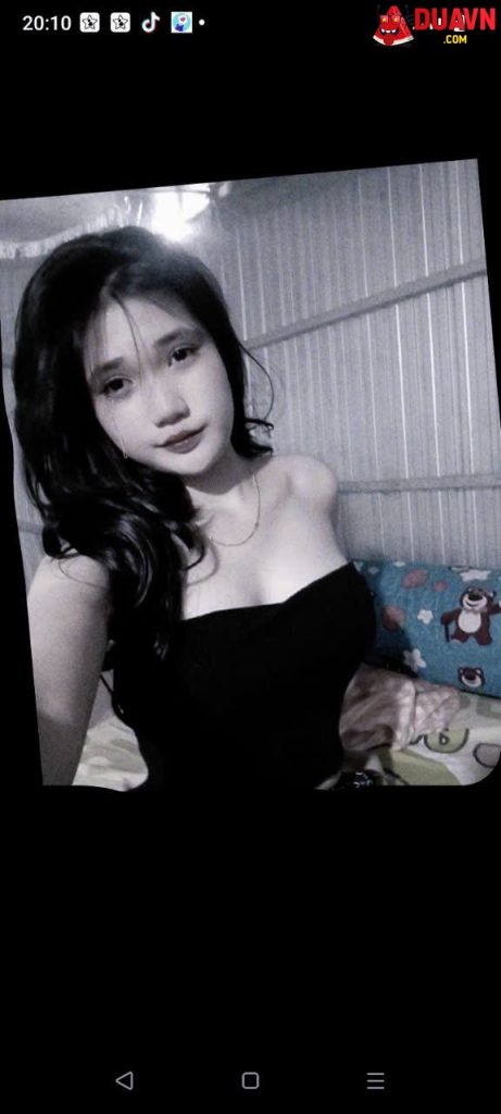 Em teen vú to bím không lông lộ clip thủ dâm