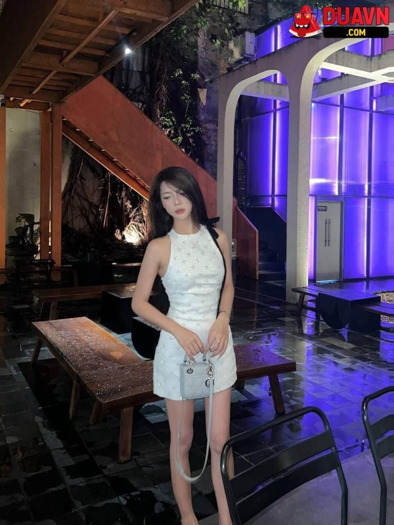 Vũ Thu Hiền – Gái sang chảnh lộ clip địt nhau với bạn trai
