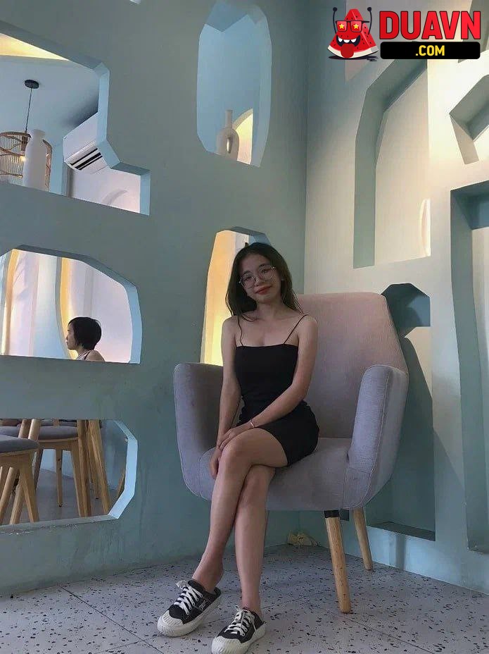 Kiều Anh – Khoe hàng kiếm tiền gặp trúng chim lợn