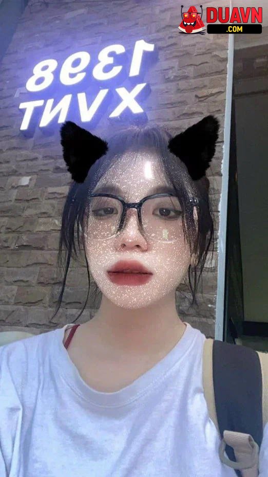 Kiều Anh – Khoe hàng kiếm tiền gặp trúng chim lợn