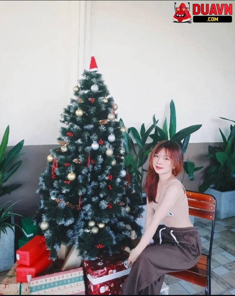 Mặt baby nhưng tâm hồn dâm đãng, thích móc lồn