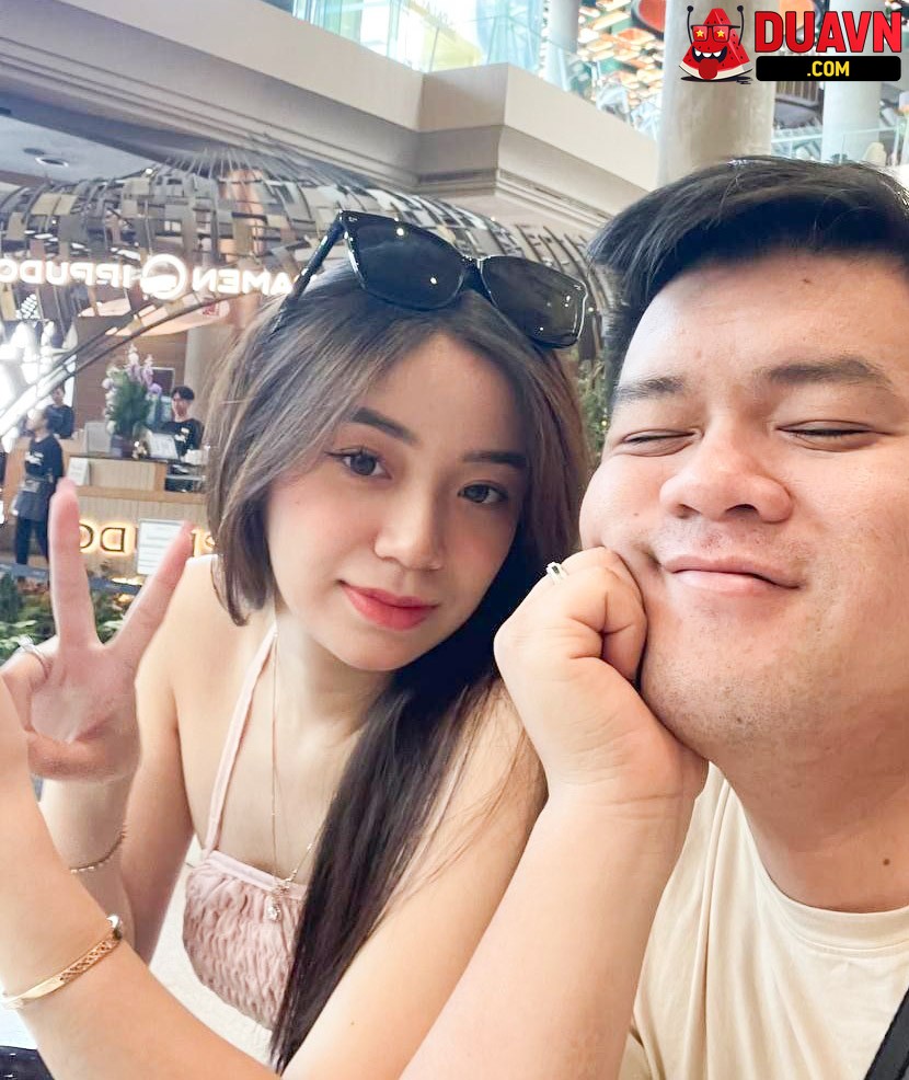 Bắn tinh lên mặt em ghệ dâm