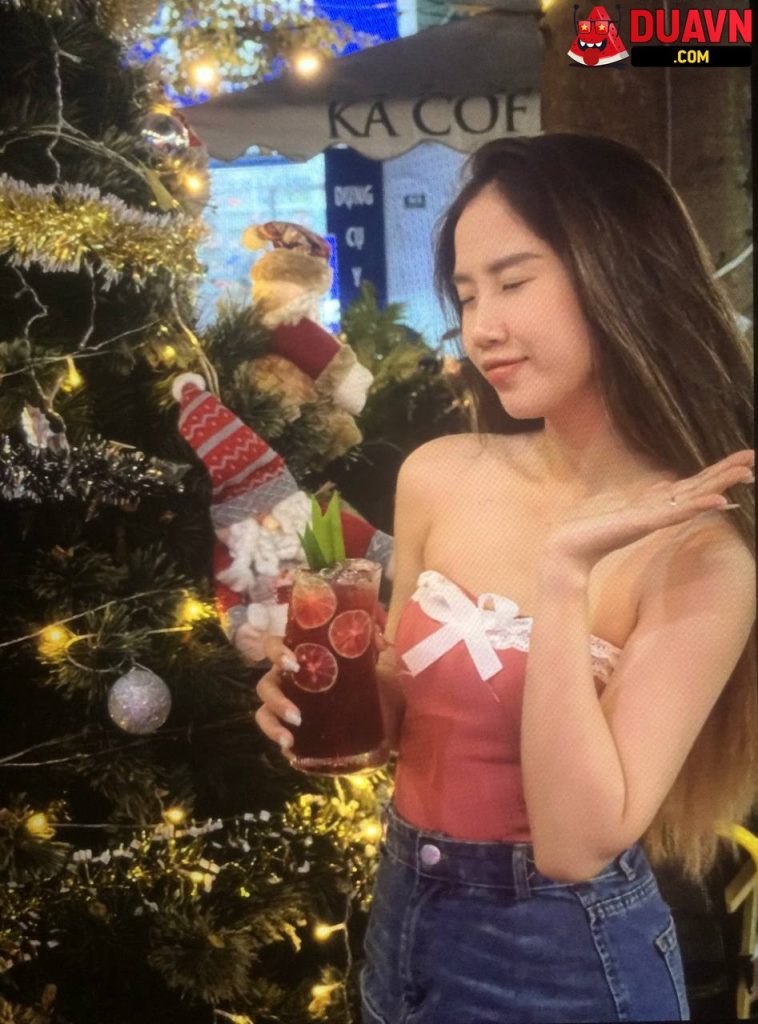 Em dáng ngon lộ clip nóng với bạn trai
