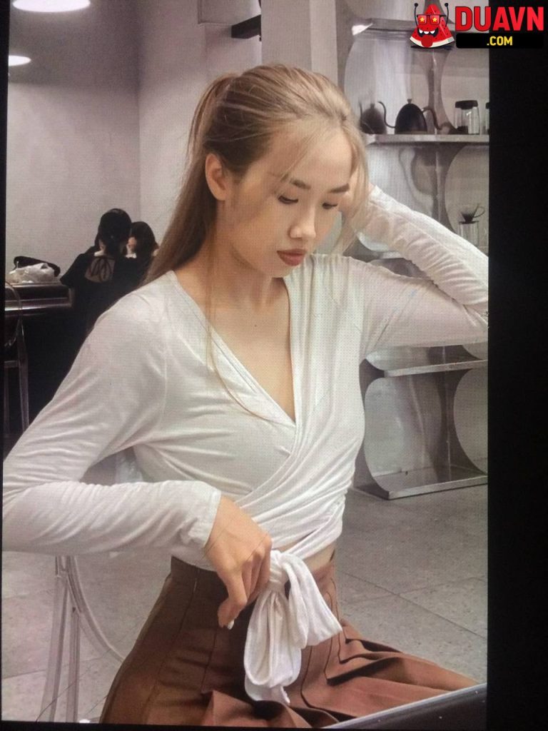 Em dáng ngon lộ clip nóng với bạn trai
