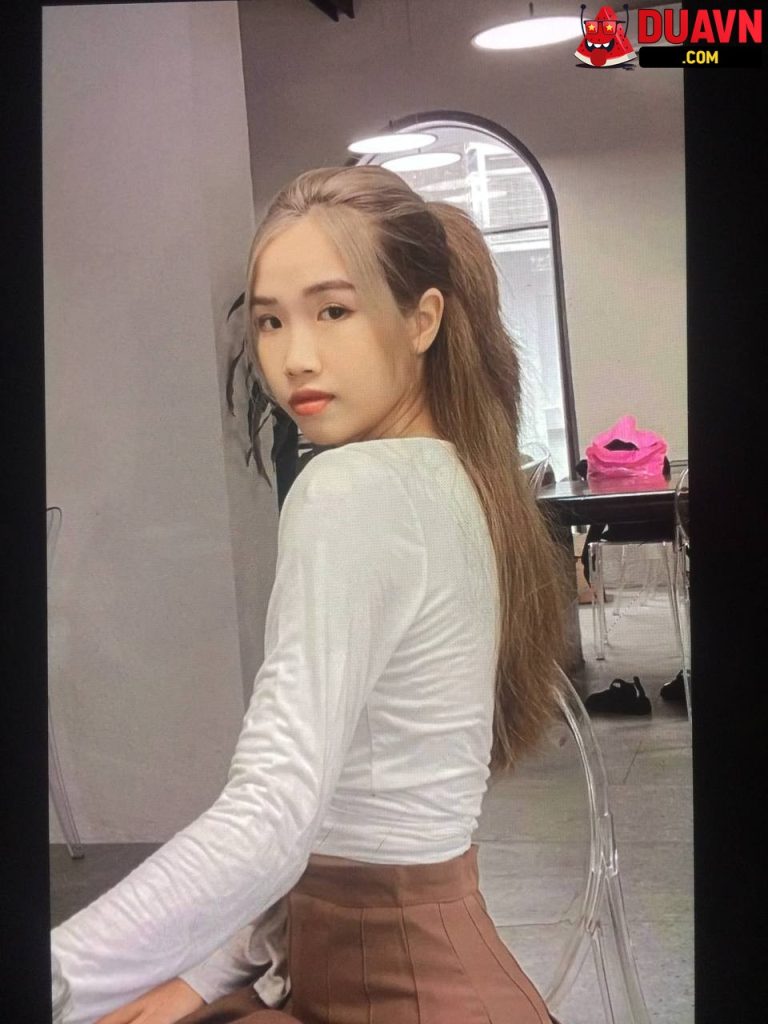 Em dáng ngon lộ clip nóng với bạn trai