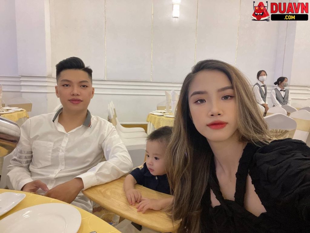Em dáng ngon lộ clip nóng với bạn trai