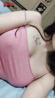 Gái mới lớn khoe vú trắng nõn