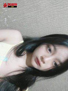 Gái mới lớn khoe vú trắng nõn