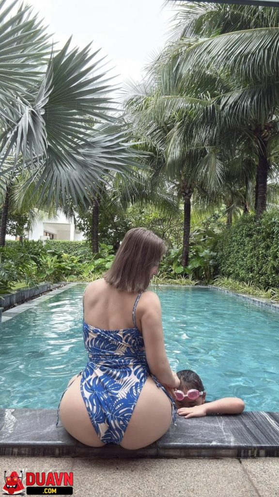 Hoài Thu Mina – Gái Gym đại gia khoe body xôi thịt