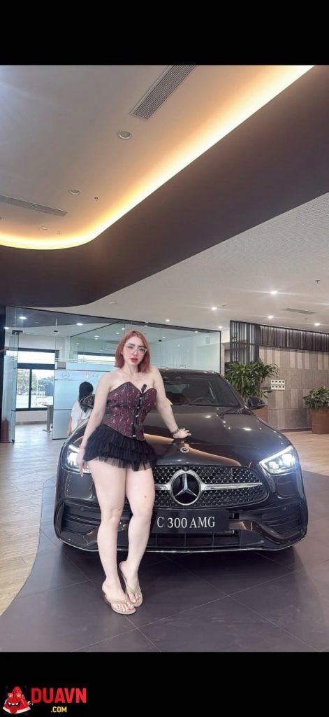 Hoài Thu Mina – Gái Gym đại gia khoe body xôi thịt