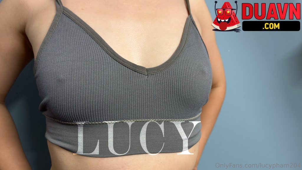 lucypham204 – Khoe thân chốn công cộng gạ địt trai trẻ