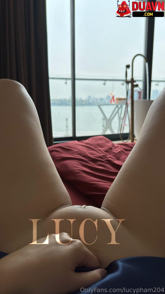 lucypham204 – Khoe thân chốn công cộng gạ địt trai trẻ