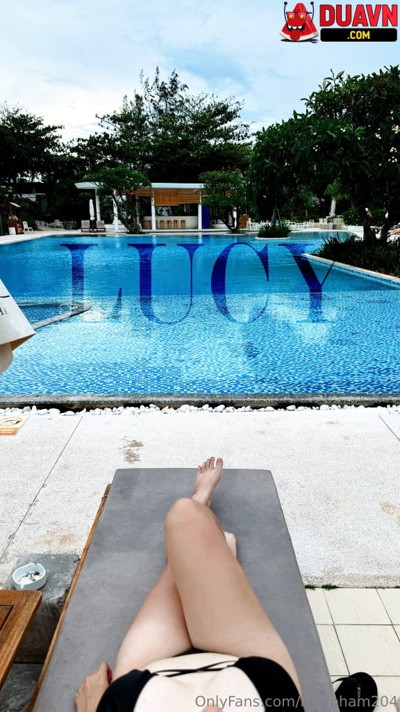 lucypham204 – Khoe thân chốn công cộng gạ địt trai trẻ