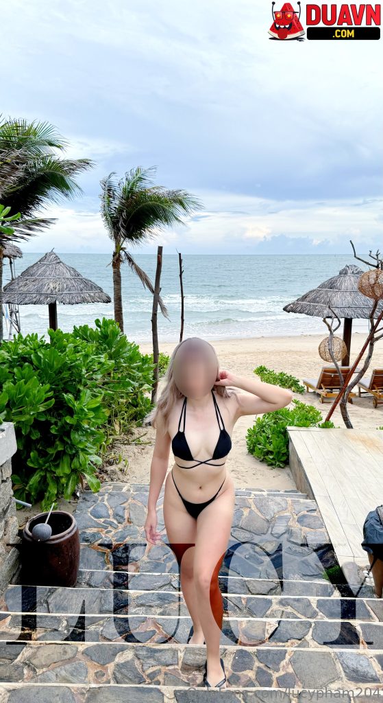 lucypham204 – Khoe thân chốn công cộng gạ địt trai trẻ