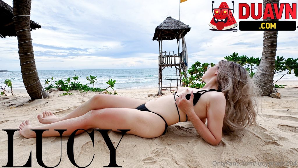lucypham204 – Khoe thân chốn công cộng gạ địt trai trẻ