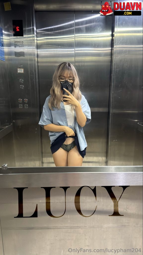 lucypham204 – Khoe thân chốn công cộng gạ địt trai trẻ