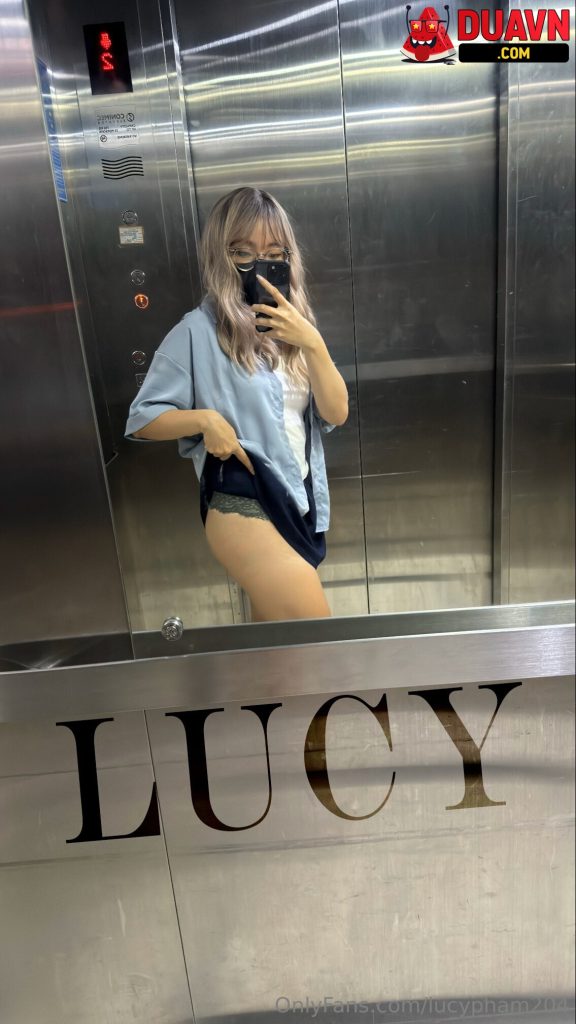 lucypham204 – Khoe thân chốn công cộng gạ địt trai trẻ