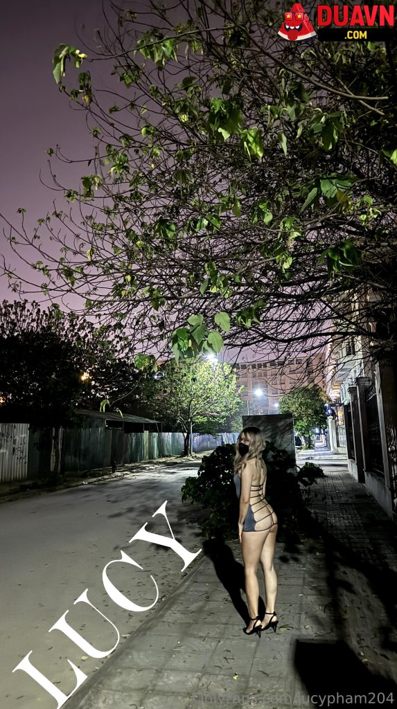 lucypham204 – Khoe thân chốn công cộng gạ địt trai trẻ