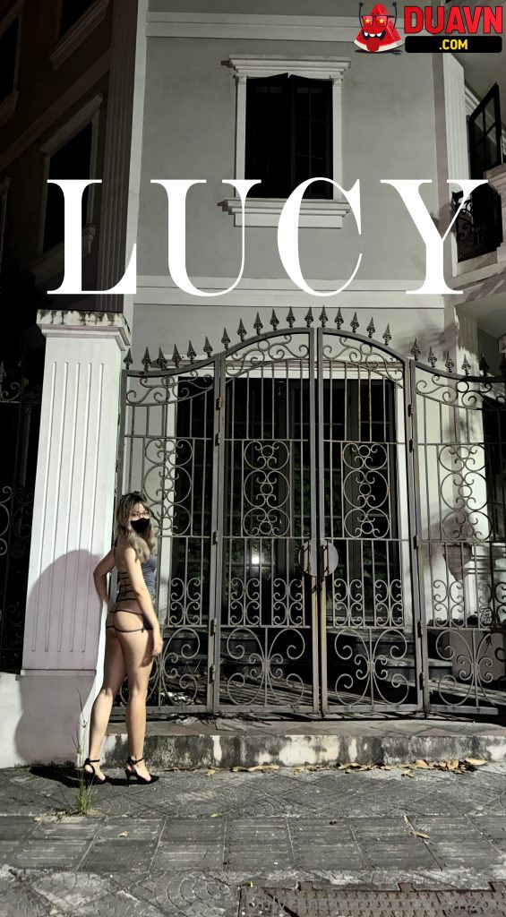 lucypham204 – Khoe thân chốn công cộng gạ địt trai trẻ