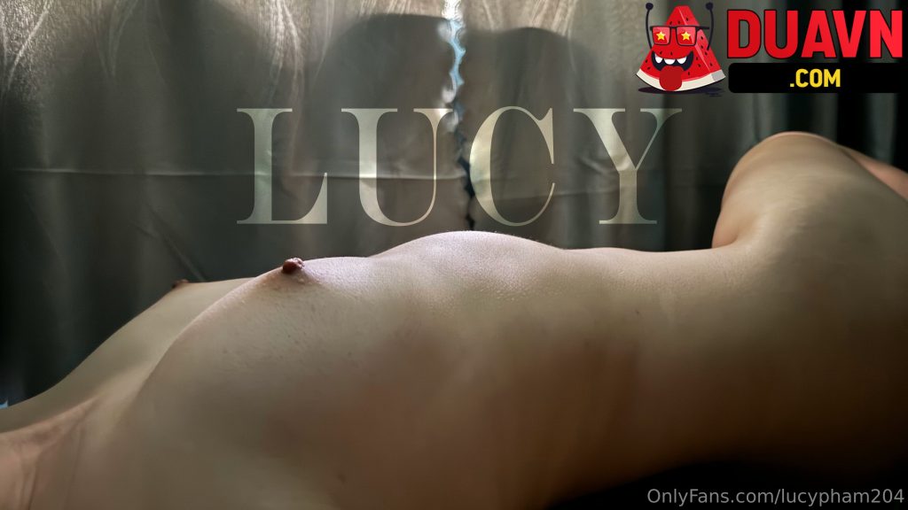 lucypham204 – Khoe thân chốn công cộng gạ địt trai trẻ