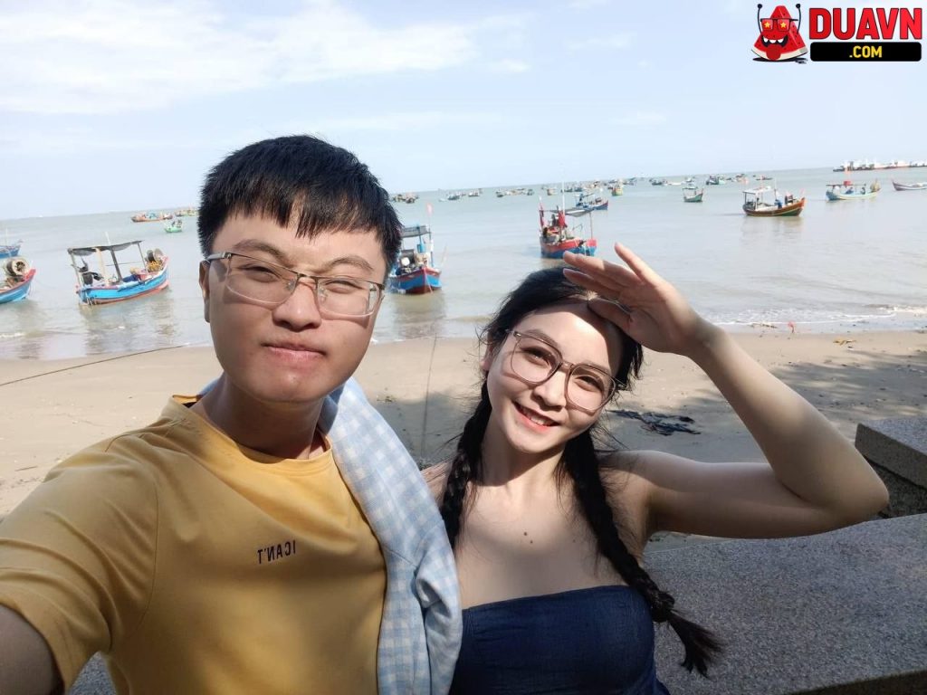 Ghệ dâm nghiện bú cu