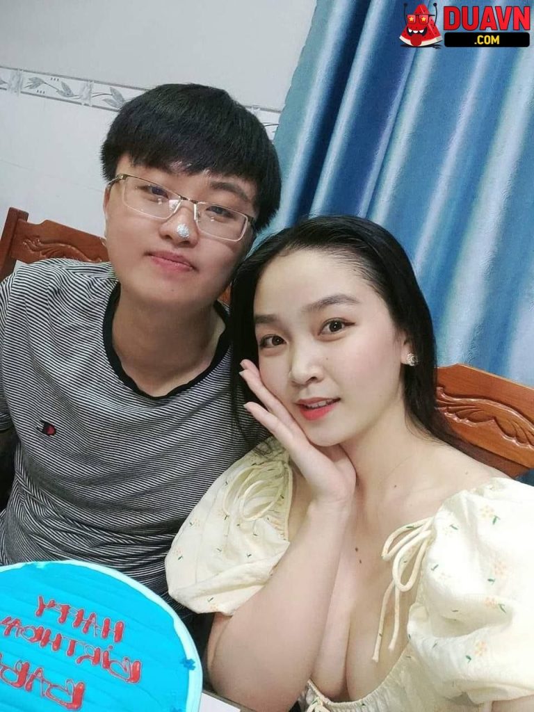 Ghệ dâm nghiện bú cu