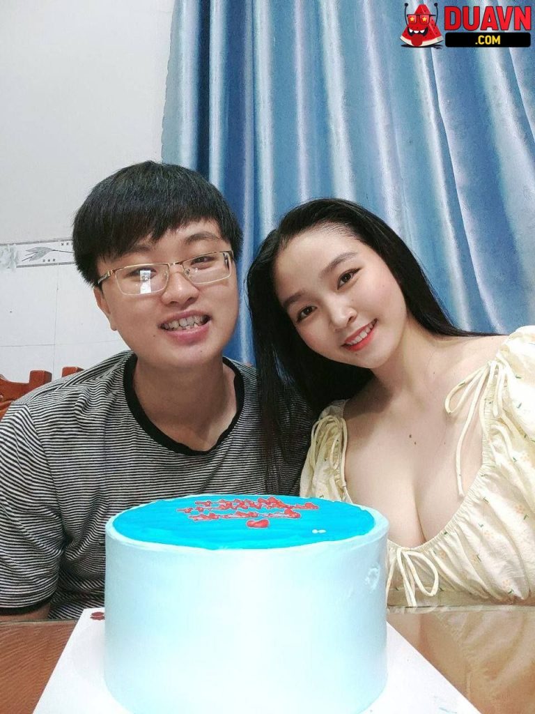 Ghệ dâm nghiện bú cu