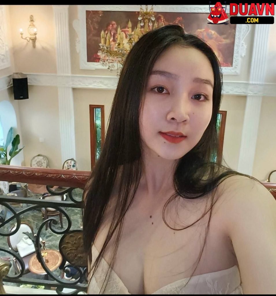 Ghệ dâm nghiện bú cu