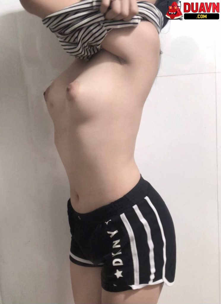 Em teen vú to bím không lông lộ clip thủ dâm