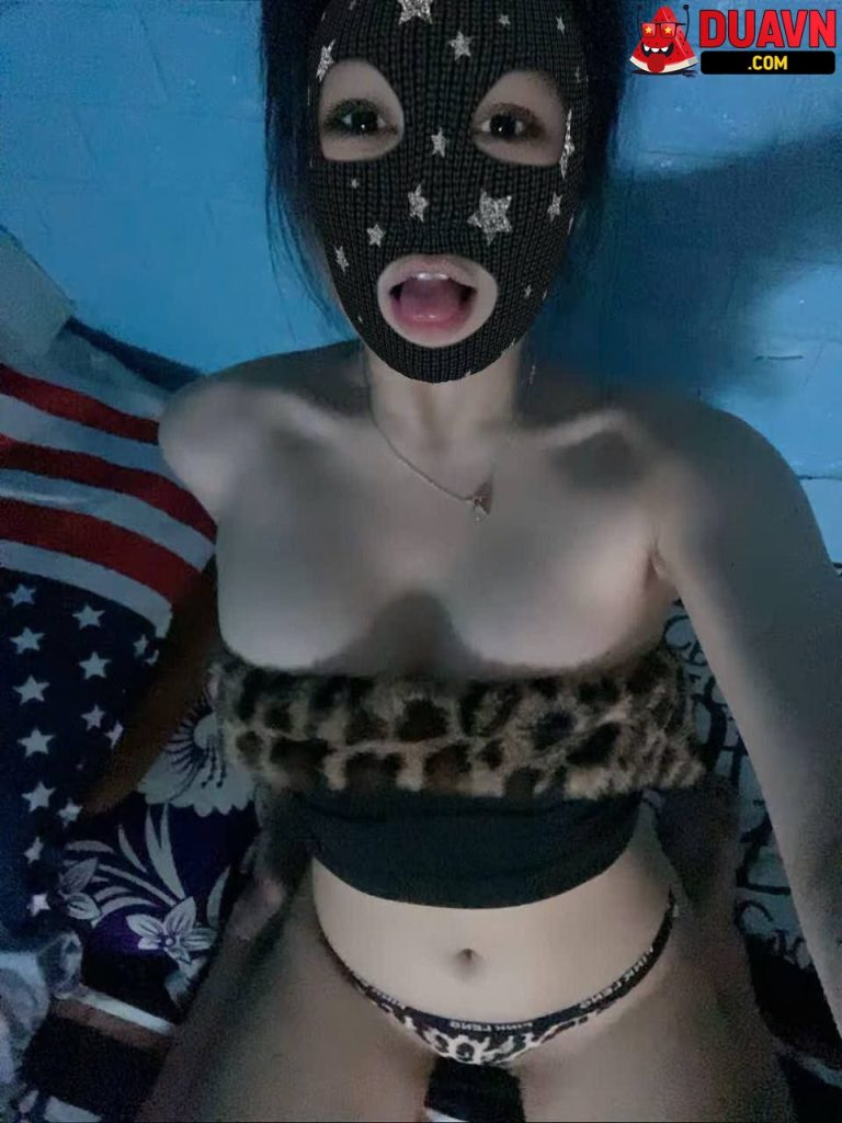 Em teen vú to bím không lông lộ clip thủ dâm