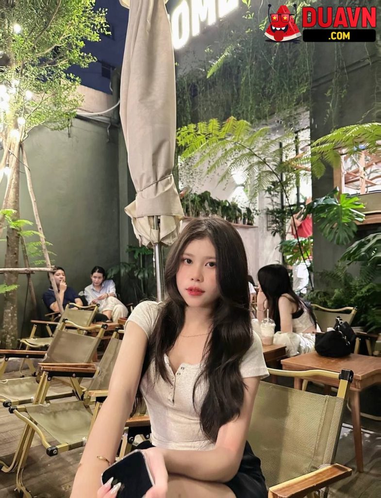 Em Cẩm Ly mẫu ảnh lộ clip thủ dâm + địt với bạn trai