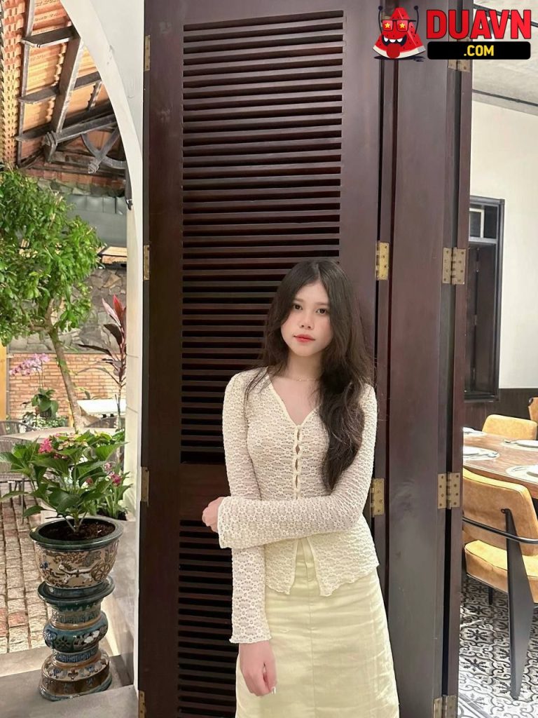 Em Cẩm Ly mẫu ảnh lộ clip thủ dâm + địt với bạn trai
