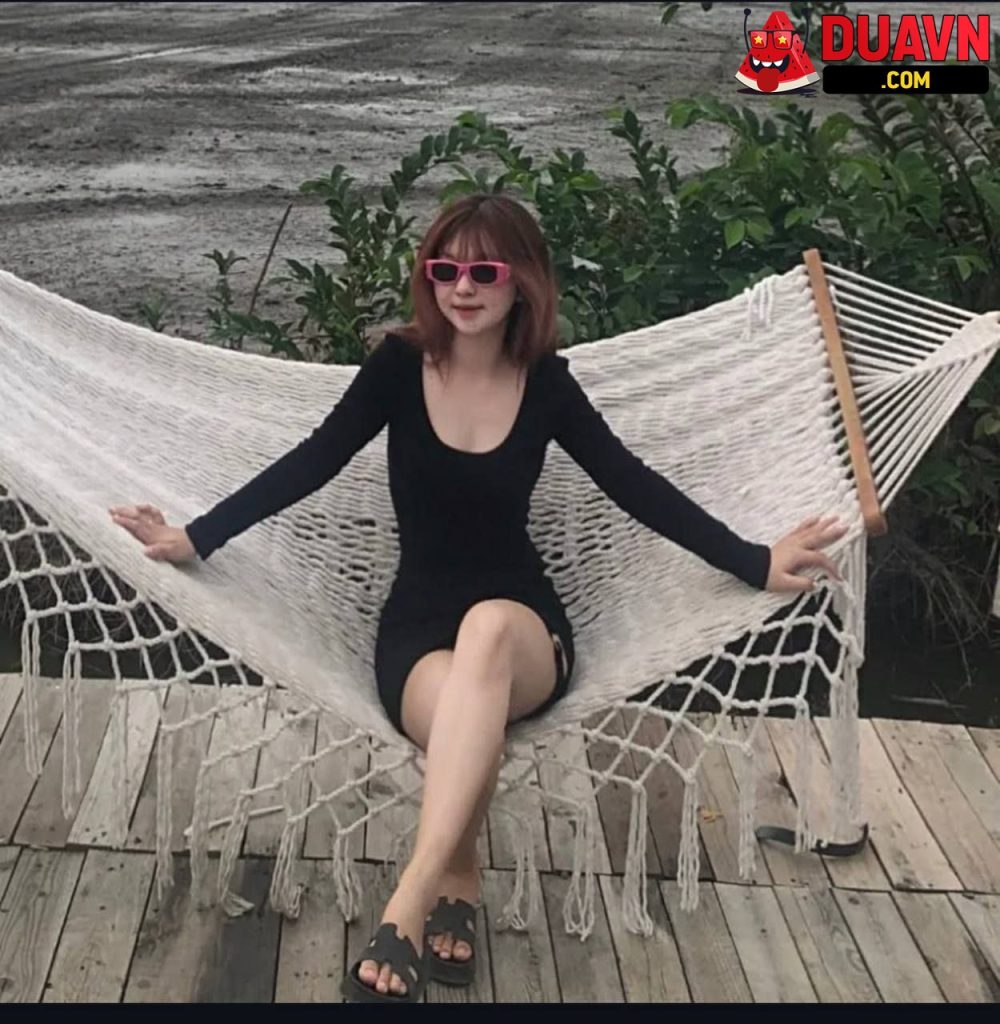 Mặt baby nhưng tâm hồn dâm đãng, thích móc lồn