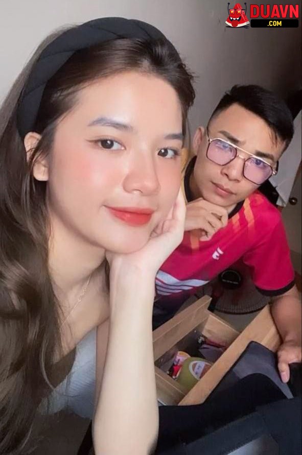 Có ghệ ngon bắt địt suốt ngày