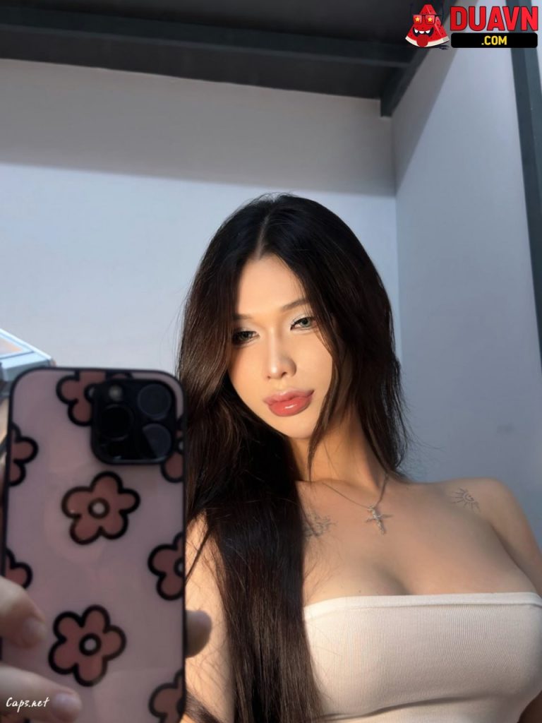 Dương Nhã Đan – gái đít bự thích khoe bod