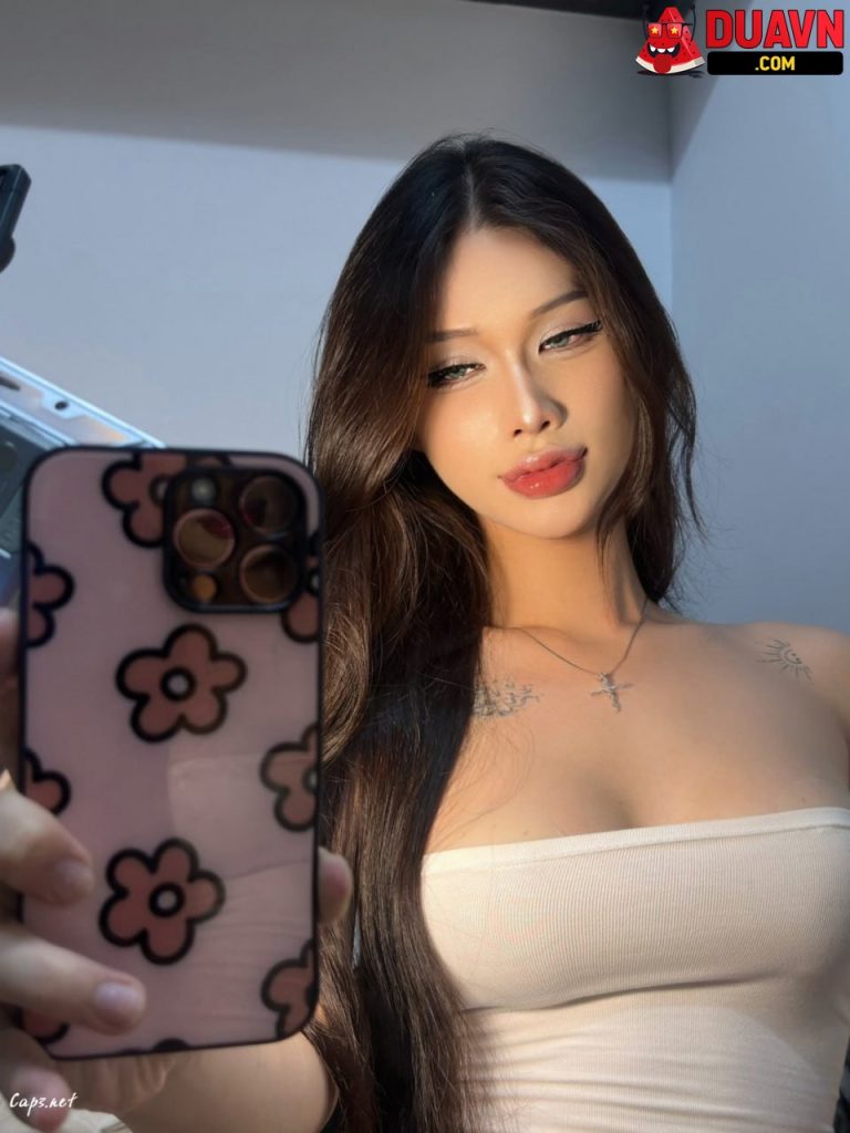 Dương Nhã Đan – gái đít bự thích khoe bod